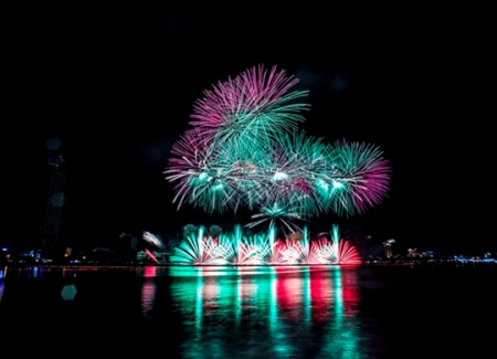 le-hoi-phao-hoa-da-nang-keo-dai-gan-2-thang